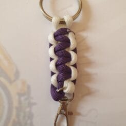 Llavero Trenza Morado y Blanco con Gancho