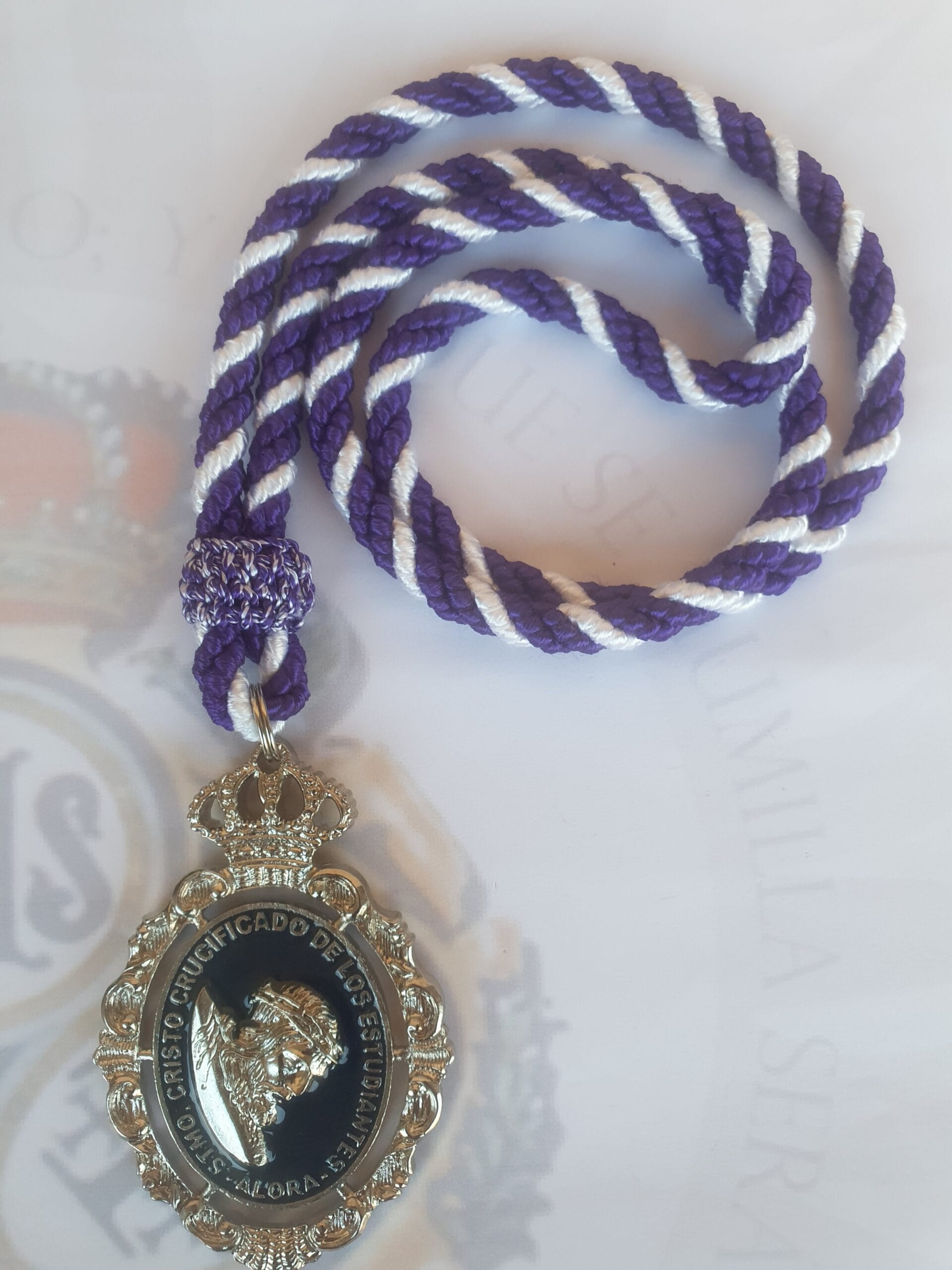 Medalla y Llavero 75º Aniversario Cristo de los Estudiantes - Imagen 4