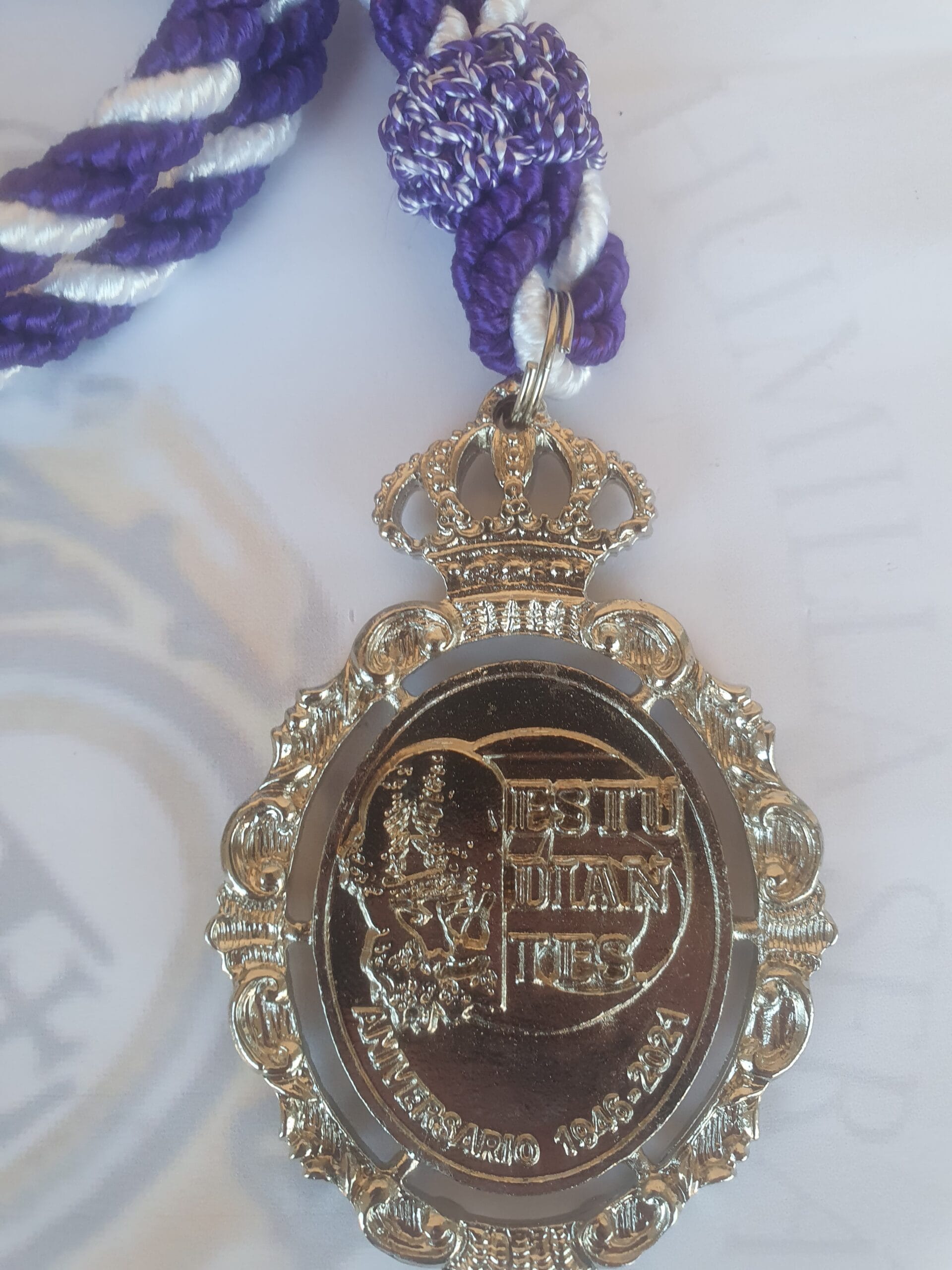 Medalla y Llavero 75º Aniversario Cristo de los Estudiantes - Imagen 5