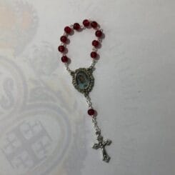 Rosario plateado y perlas rojas Virgen de las Ánimas.